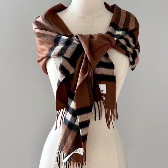 Burberry Cashmere Giant Check Scarf in Birch Brown - Picture 4 of 9
